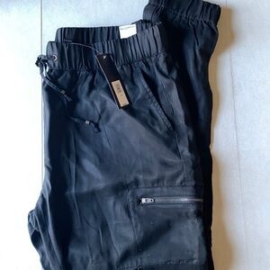 NWT - Banana Republic Factory Black Tencel Cargo Joggers - Size Medium